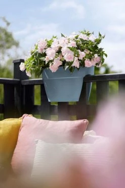 Elho Vibia Campana Flower Bridge 40 Vintage Blauw -TuinOaseExpert elho vibia campana flower bridge 40 vintage blauw 1023x1536 61e55e091e0d6 l