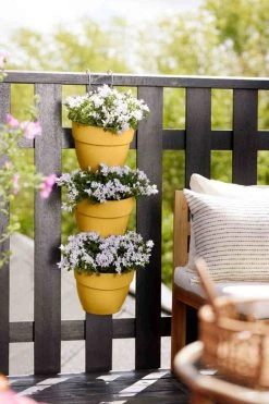 Elho Vibia Campana Vertical Forest Honinggeel -TuinOaseExpert elho vibia campana vertical forest honinggeel 1023x1536 61f0022a80a34 l